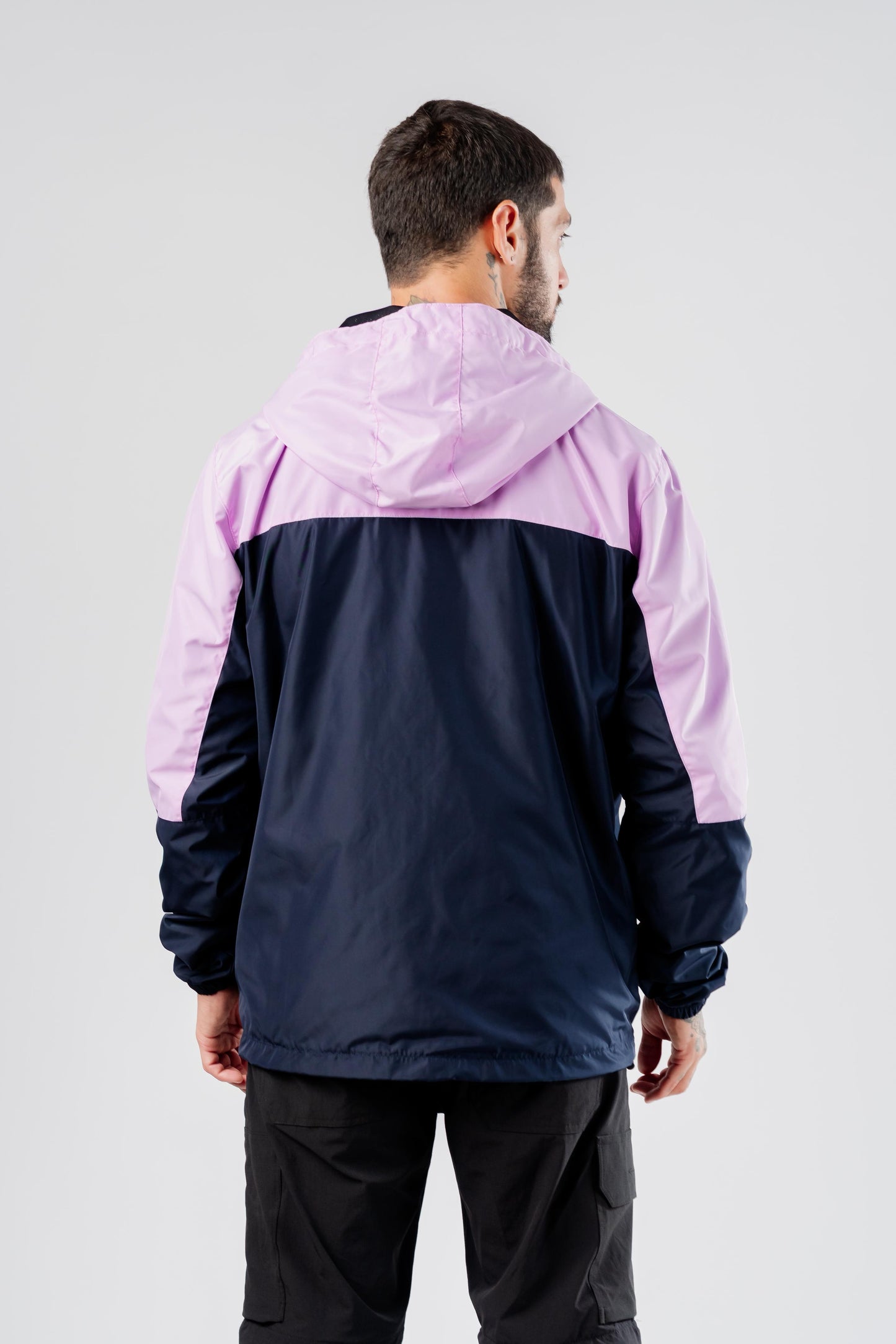 Casaca Corta Viento Thunder.